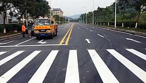 西安道路標(biāo)線施工多少錢一米？飛揚(yáng)市政價(jià)格合理