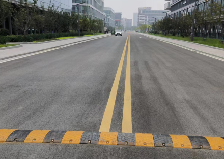 專業(yè)與安全的完美結(jié)合，飛揚(yáng)市政蘇州廠區(qū)劃線服務(wù)